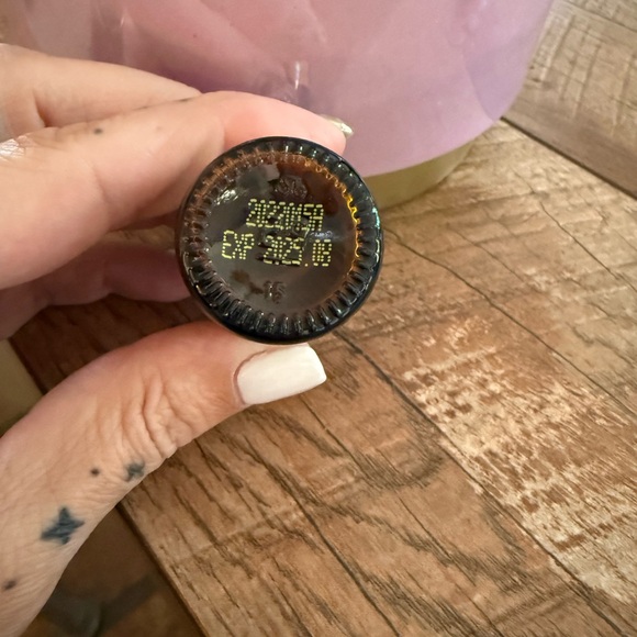 doTERRA Lemon Essential Oil 15mL - Picture 2 of 2